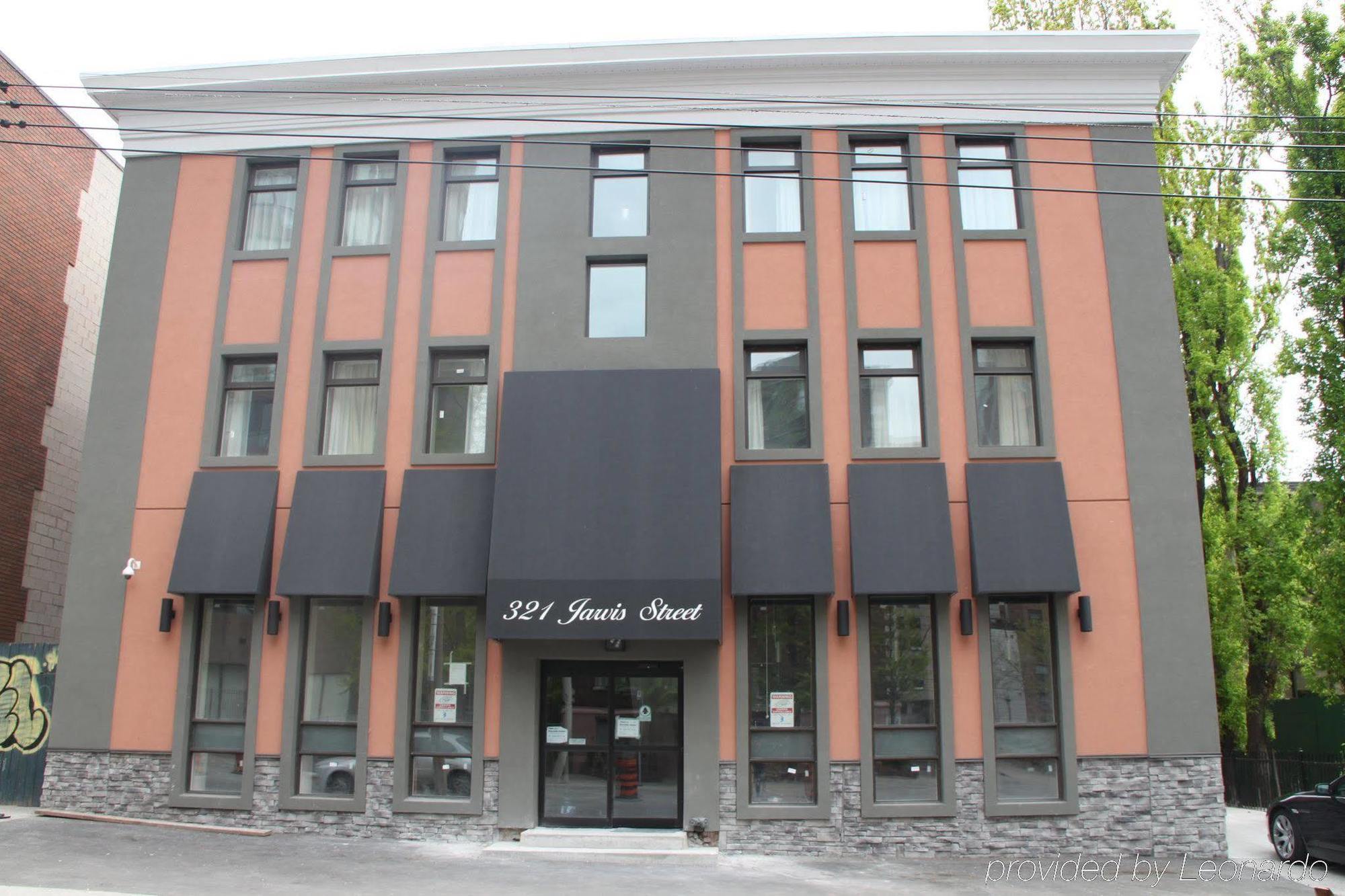 Comfort Inn Toronto City Centre Exterior photo